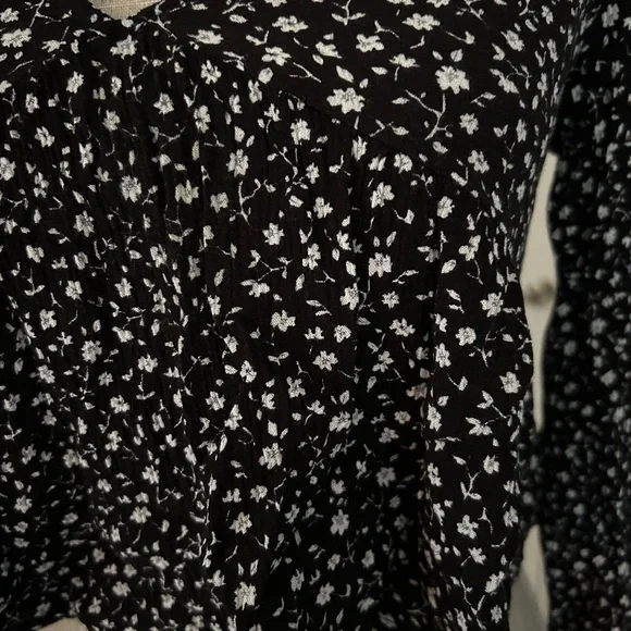 LA HEARTS Pac Sun Black & White Long Sleeve Floral Crop Top Size Small - Picture 5 of 11